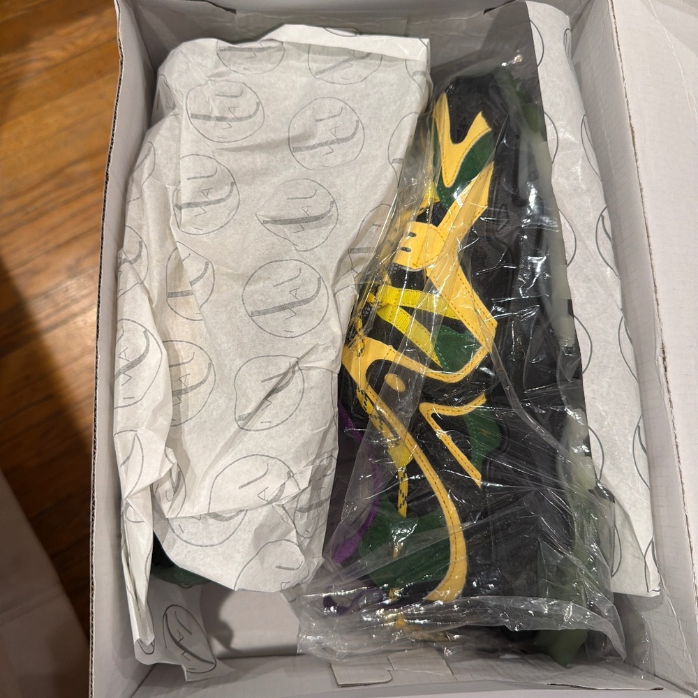 Sneakers
